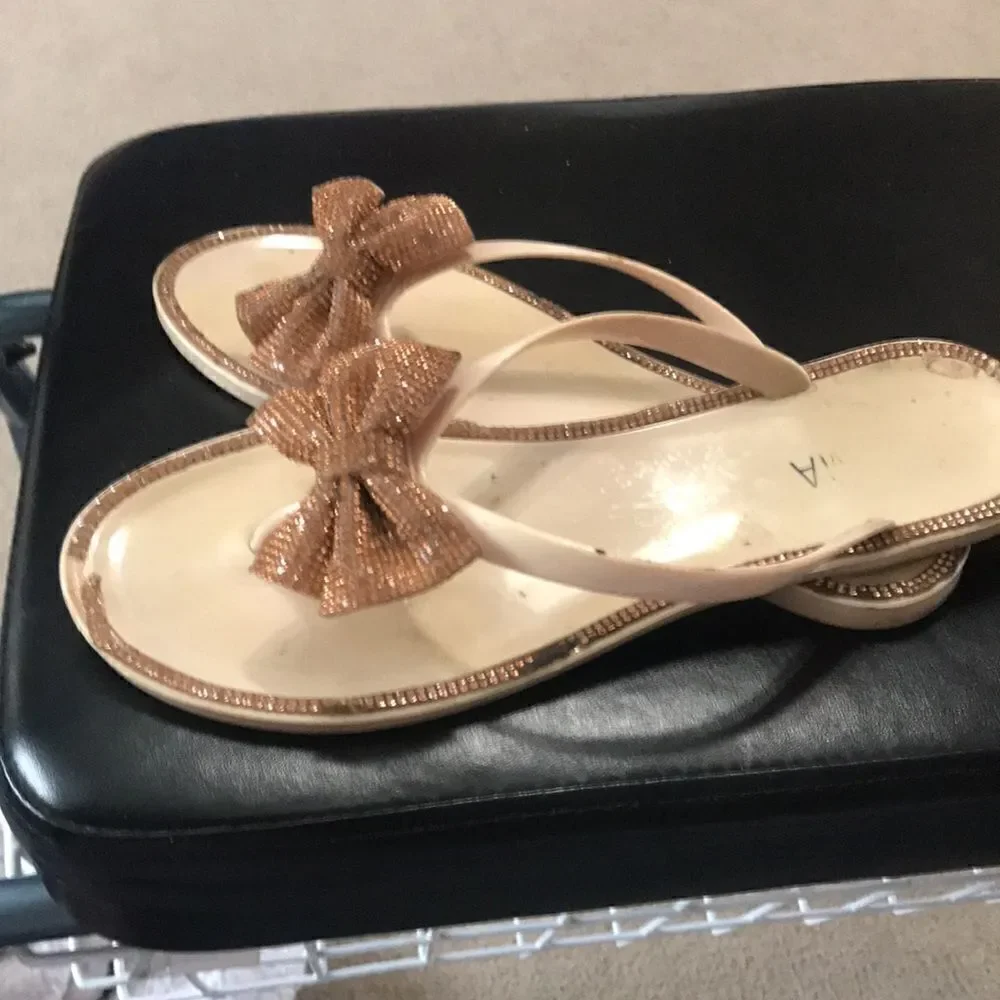 Gold Prima Sandals Size 8 Bam Forever with Purse